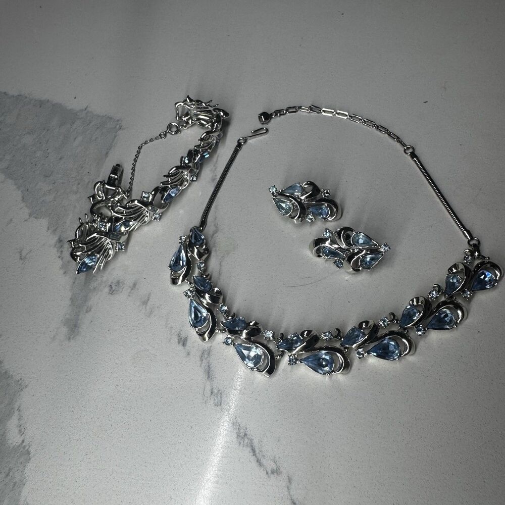 Coro Light Blue Rhinestone Necklace Bracelet Clip Earring Set Vintage